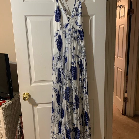 Lulus Dresses & Skirts - Lulus Floral Dress